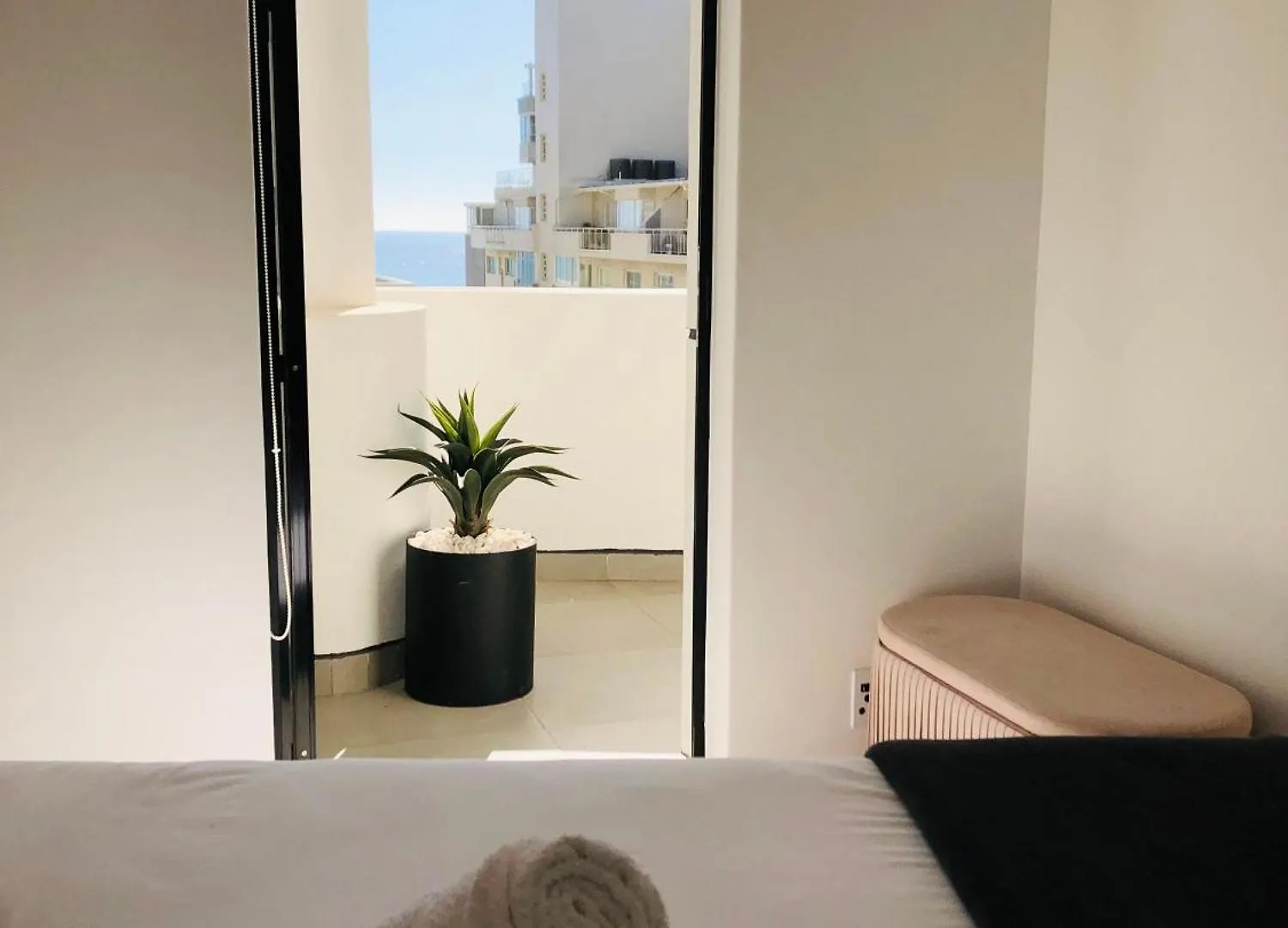 Apartment Stay Blissful At The Flamingo Cape Town